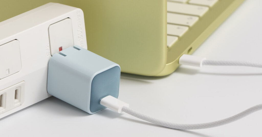 MacBook Neoの充電器おすすめ5選！必要なワット数と選び方を解説（アイキャッチ）