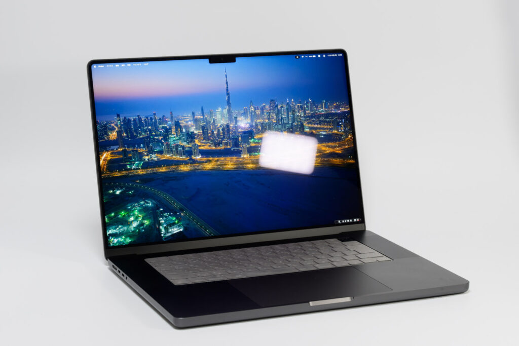 16インチMacBook Pro(標準ディスプレイ)