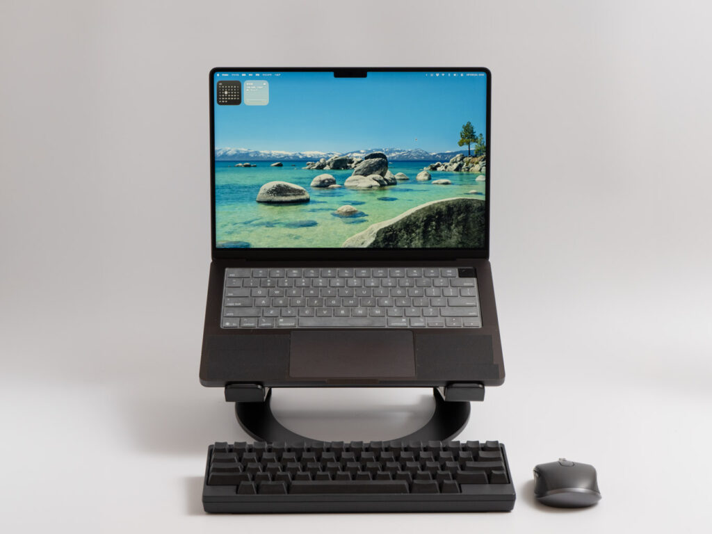 Twelve South Curve Flex、14インチMacBook Pro、外部キーボードのシンプルなスタイル