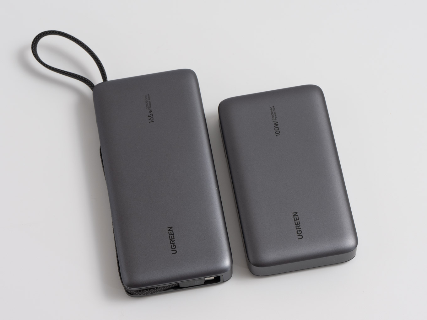 UGREEN 25,000mAhモバイルバッテリー 165Wをレビュー！2本のケーブル