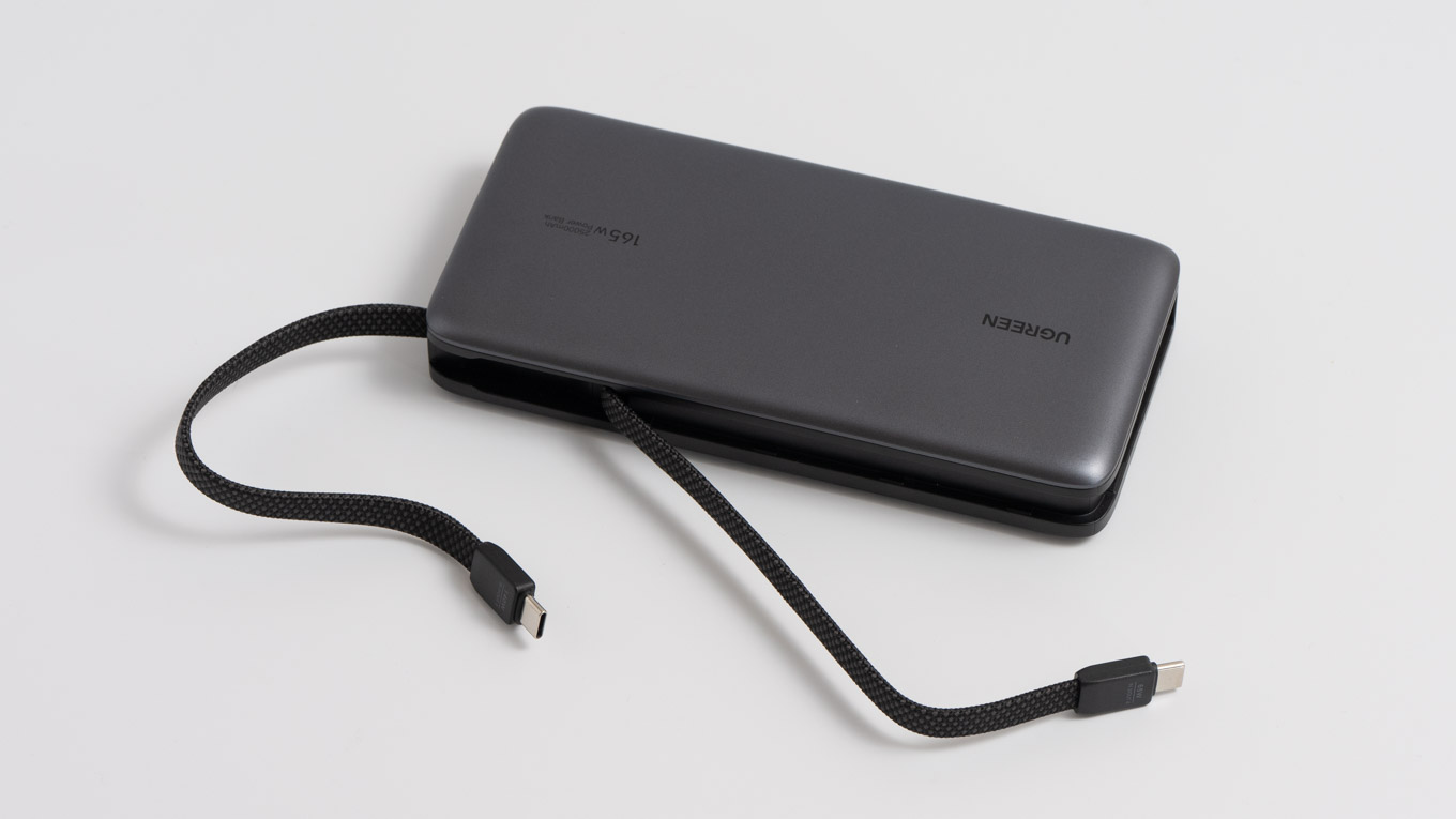 UGREEN 25,000mAhモバイルバッテリー 165Wをレビュー！2本のケーブル