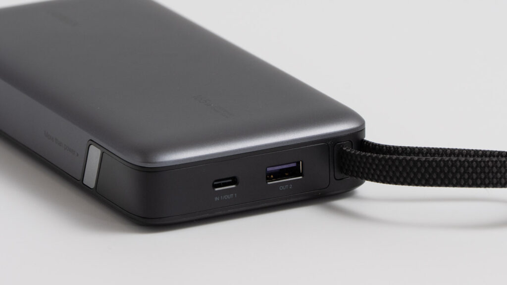 UGREEN 25,000mAhモバイルバッテリー 165WのUSB-CポートとUSB-Aポート
