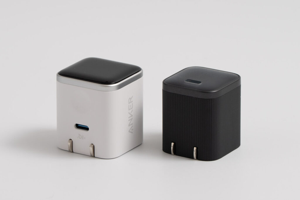 Anker Nano Charger (45W, Display, スイングプラグ)とAnker Nano Charger (45W)