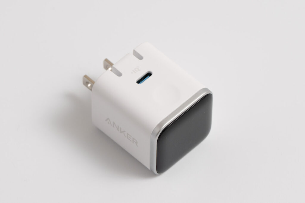 Anker Nano Charger (45W, Display, スイングプラグ)の全体の外観