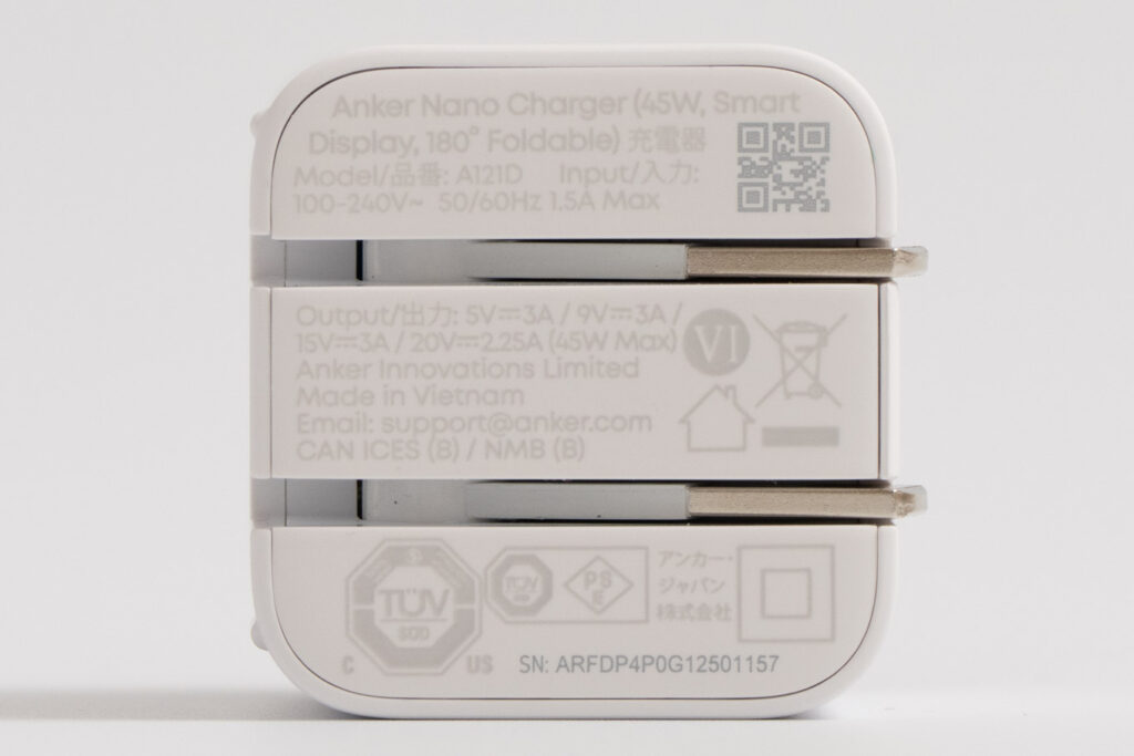 Anker Nano Charger (45W, Display, スイングプラグ)本体に表示されたスペック詳細