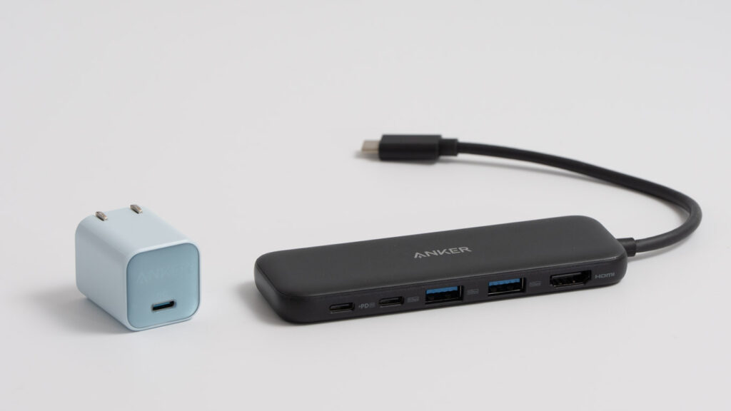 Anker 511 Charger (Nano 3, 30W)とAnker 332 USB-C ハブ (5-in-1)