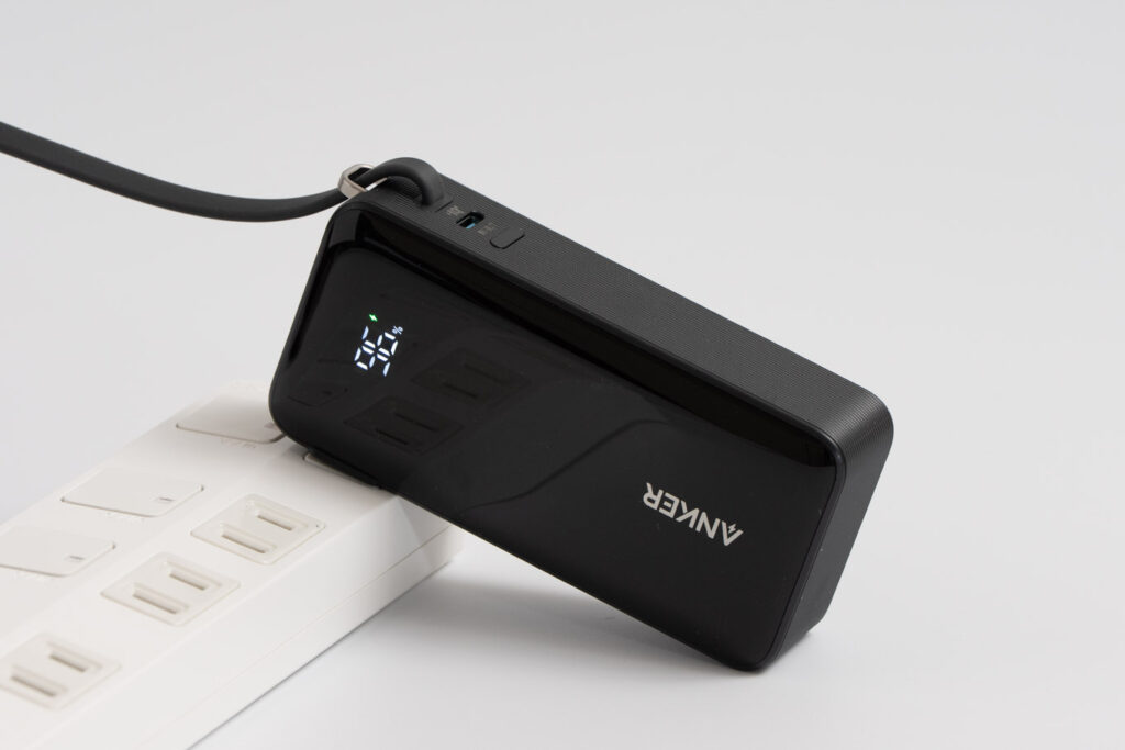 Anker Power Bank (10000mAh, Fusion, Built-In USB-C ケーブル)