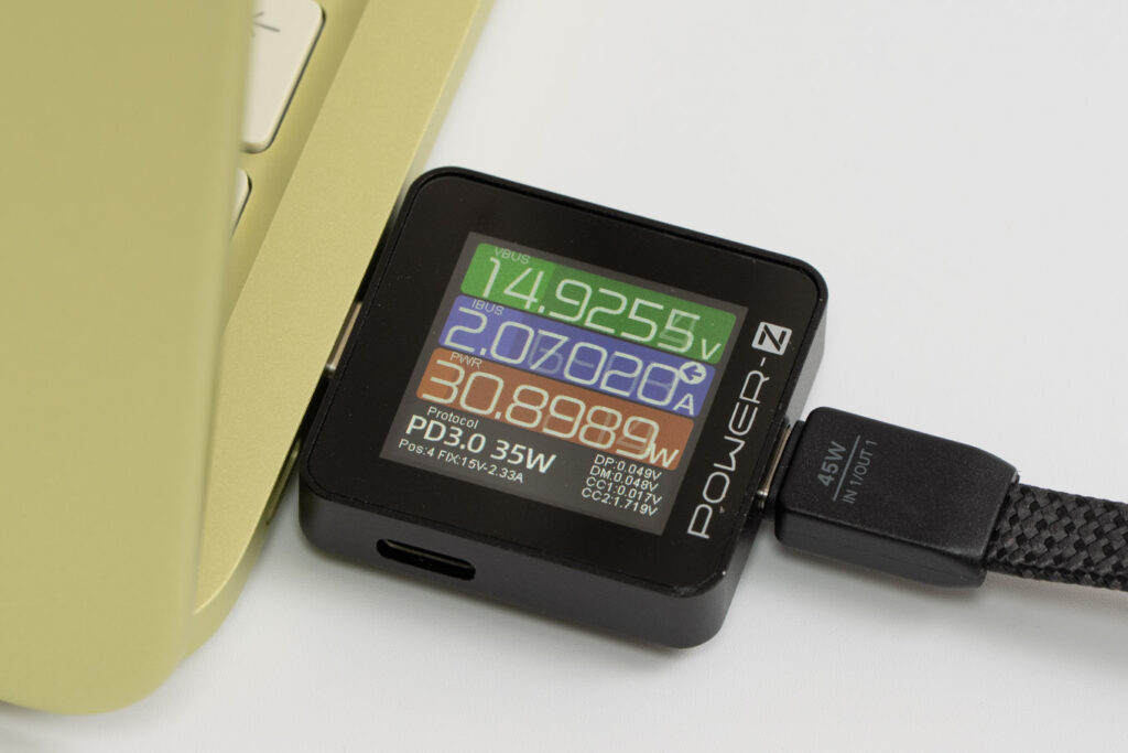 MacBook Neoを30Wで充電したときのワット数(USB充電チェッカー)