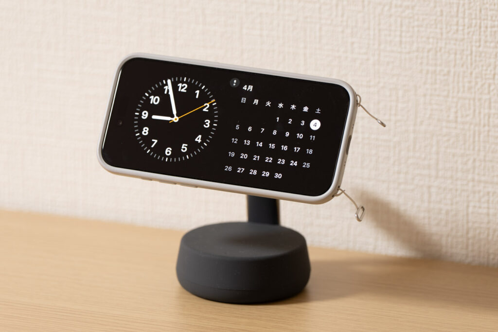 iPhone 17でスタンバイモードで表示している様子