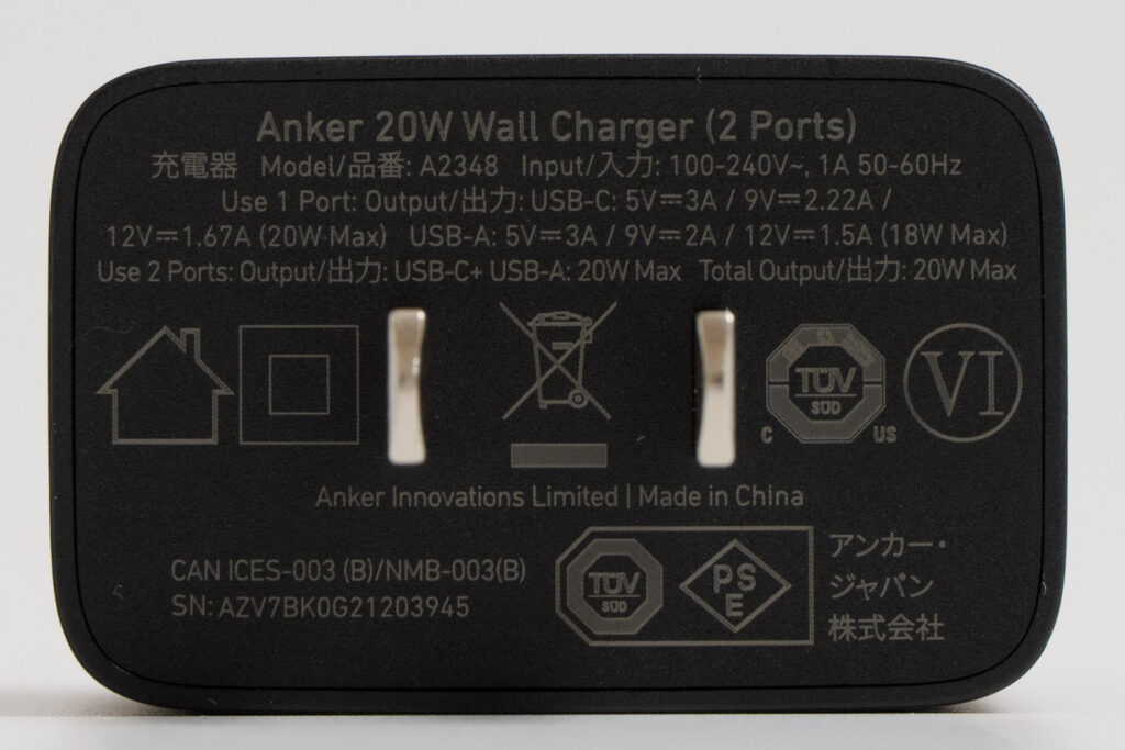 Anker Charger (20W, 2-Port)本体に表示された仕様・各種マーク