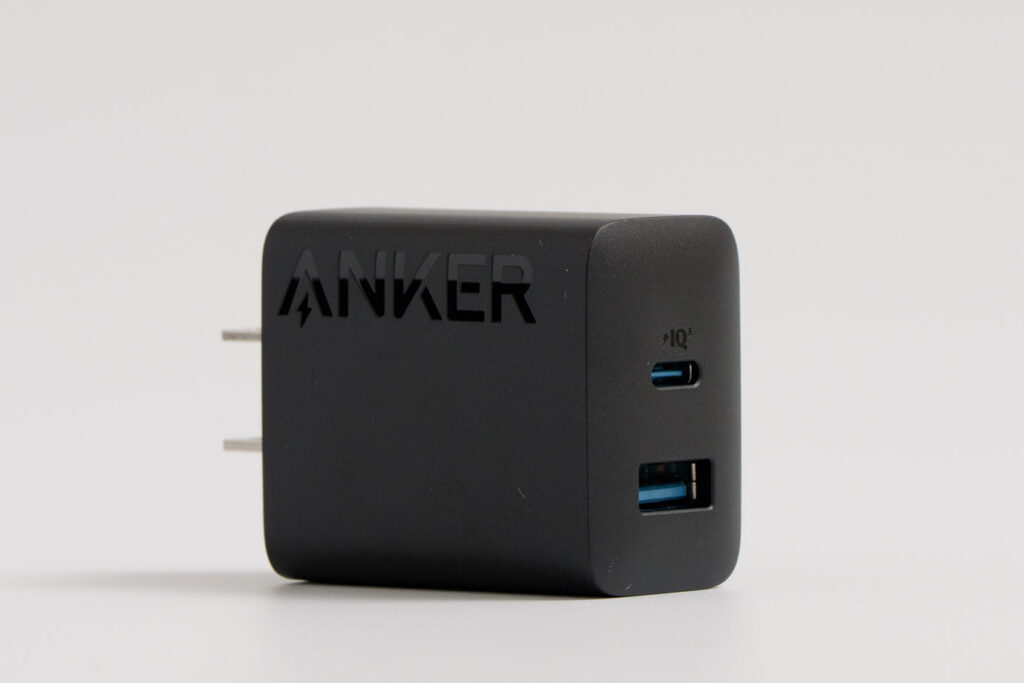 Anker Charger (20W, 2-Port)の全体の外観