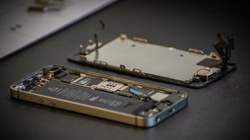 iPhoneのバッテリー交換の目安は最大容量80%？交換時期のサインと費用を解説（アイキャッチ）