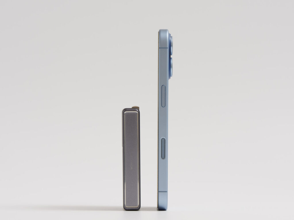 UGREEN Nexode Air 65W SlimとiPhone 17との薄さ比較(真横から)