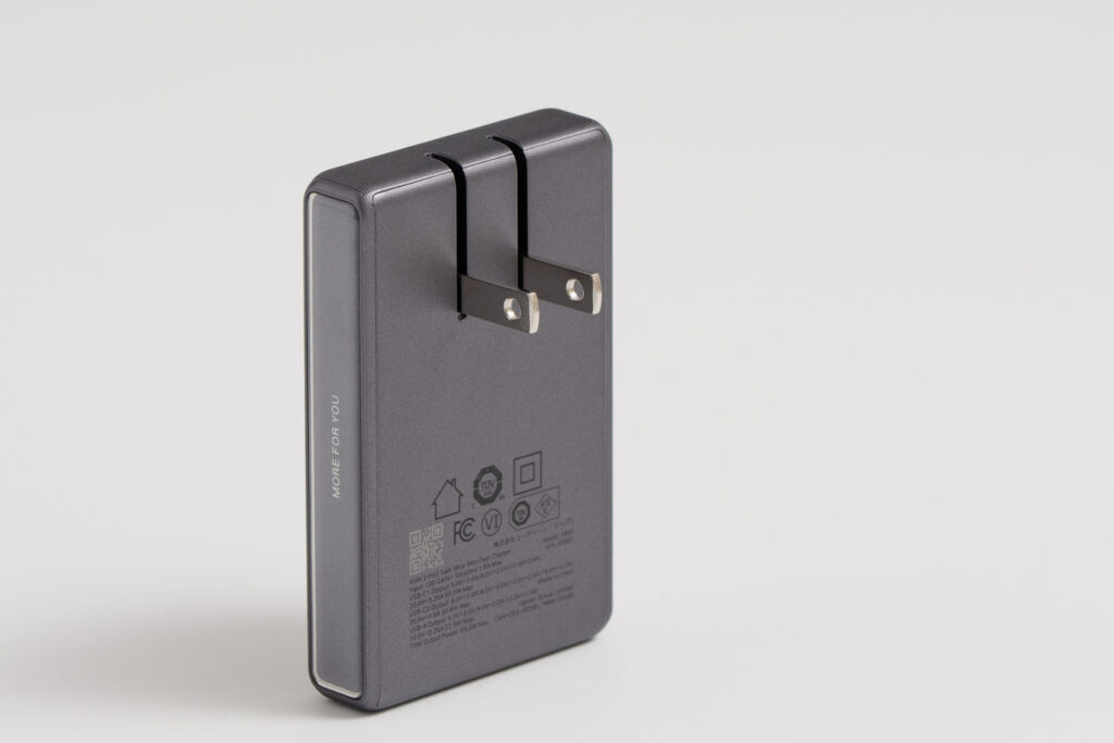 UGREEN Nexode Air 65W Slimの折りたたみ式電源プラグ