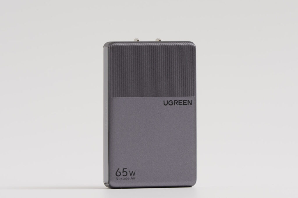 UGREEN Nexode Air 65W Slim本体の全体の外観
