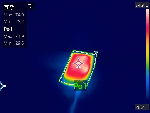 負荷試験中のUGREEN Nexode Air 65W Slimのサーモグラフィー画像(74.9℃時点)