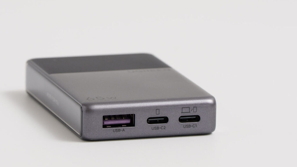 UGREEN Nexode Air 65W SlimのUSBポート(左からUSB-A、USB-C2、USB-C1)