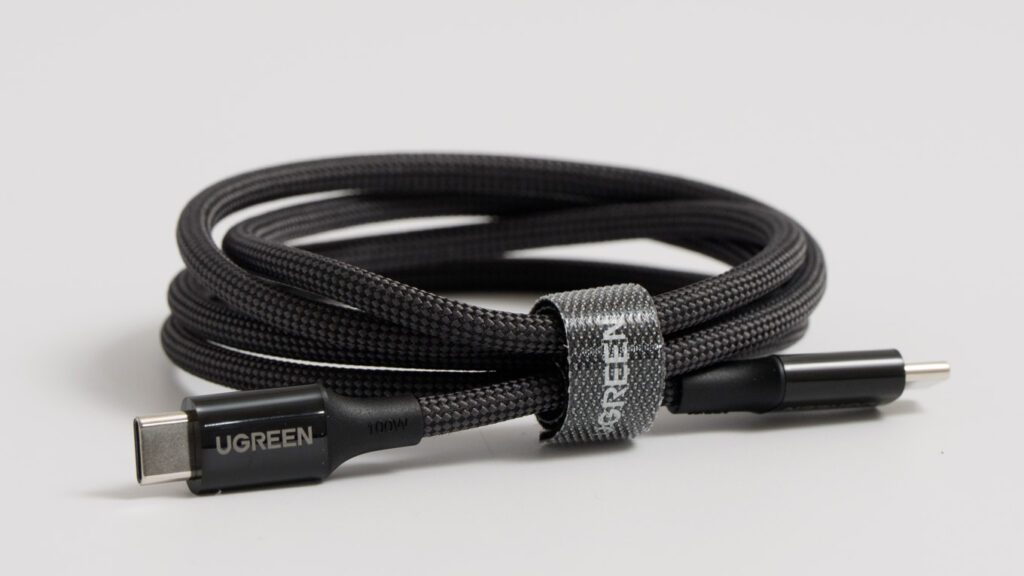 UGREEN Nexode Air 100W付属のUSB-Cケーブルの質感(アップ)