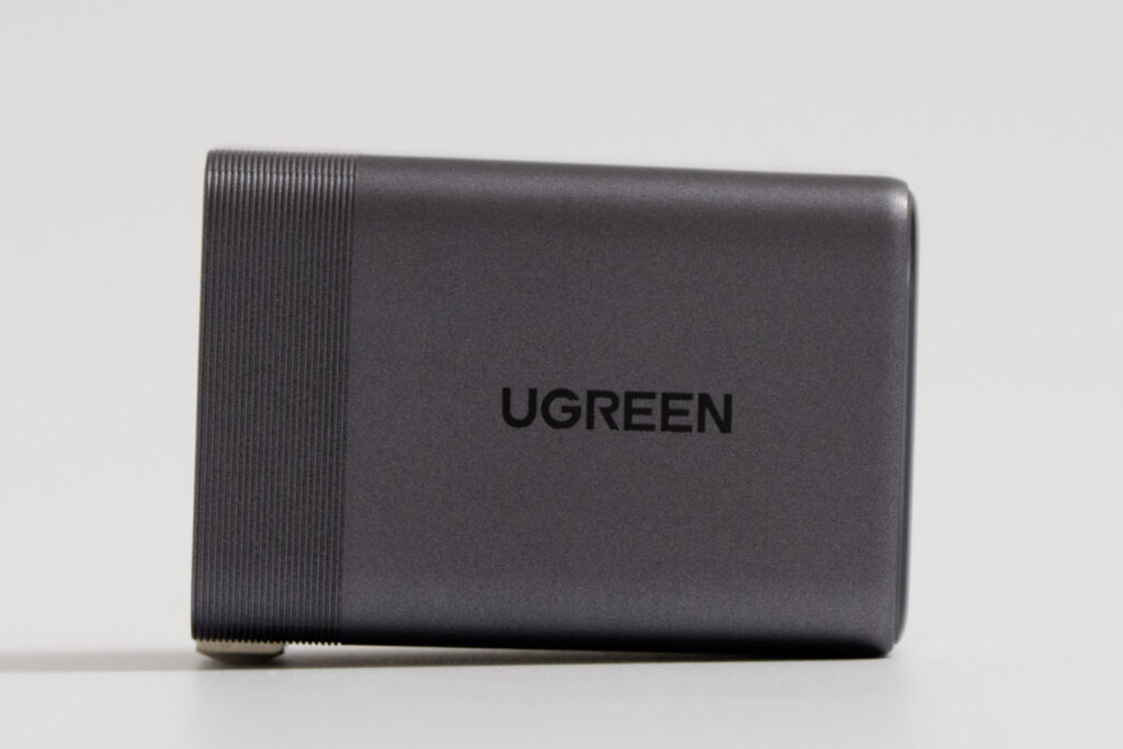 UGREEN Nexode Air 100Wの本体の質感(アップ)