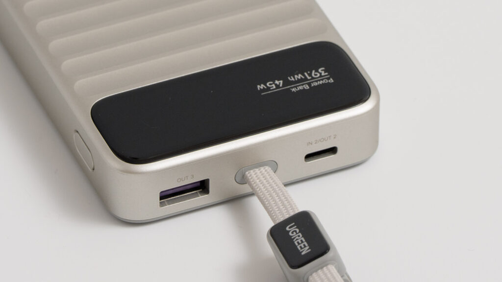 UGREEN Nexode Wavy 10000mAh・45WモバイルバッテリーPB603のUSB-CポートとUSB-Aポート