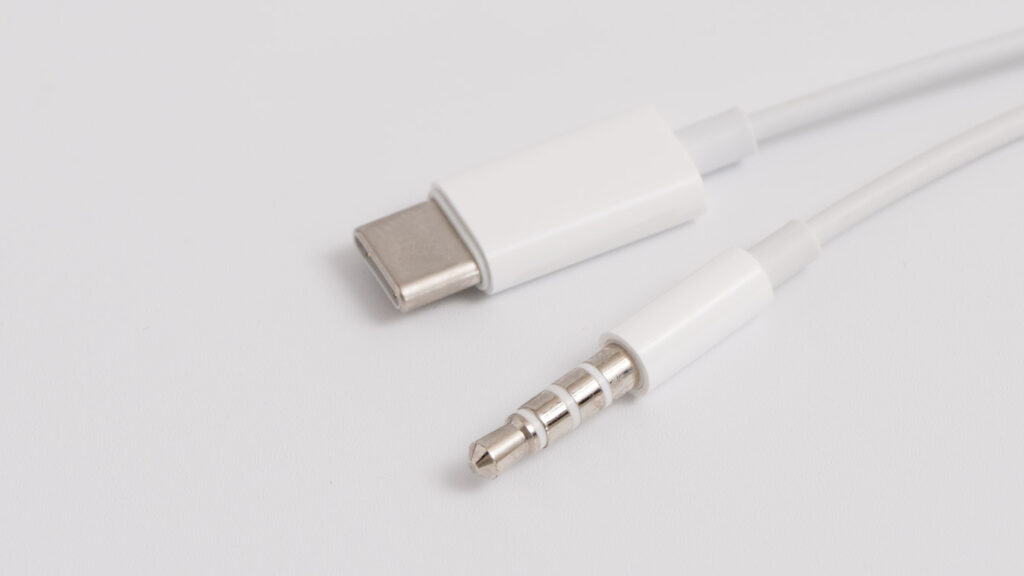 USB-Cプラグと3.5mmプラグの比較