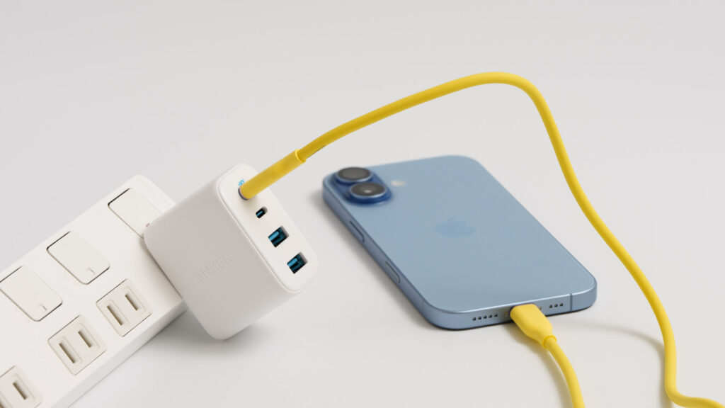 iPhoneとAnker Zolo Charger (50W, 4 Ports)