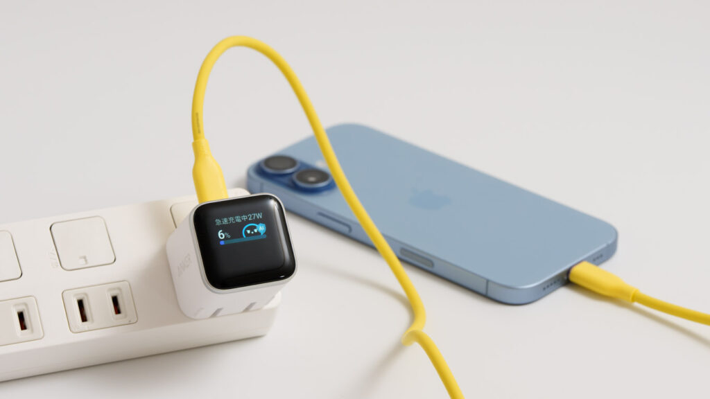 iPhoneとAnker Nano Charger (45W, Display, スイングプラグ)