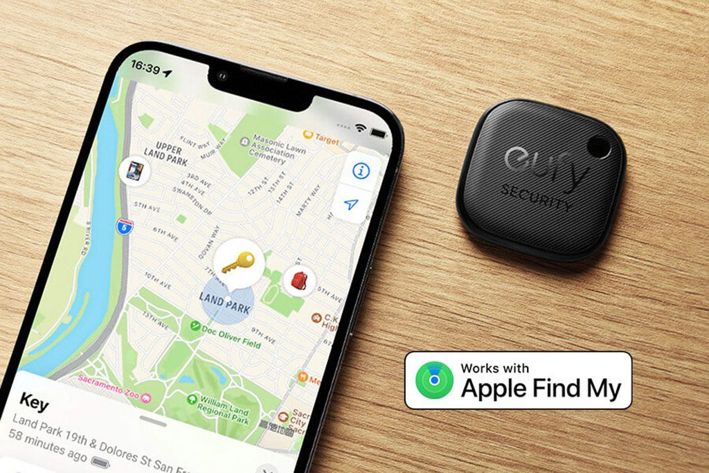 Anker Eufy Security SmartTrack Link(iPhone用)ブラックの本体。Appleの「探す」ネットワークに対応した紛失防止タグ