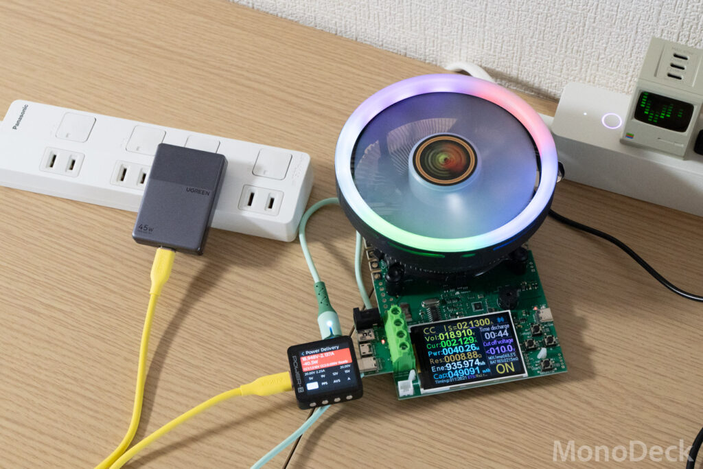 UGREEN Nexode Air 45W Slimの高負荷充電テストを行っている様子
