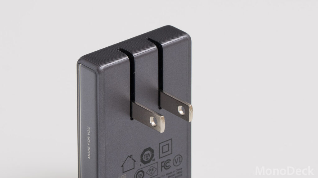 UGREEN Nexode Air 45W Slimの折りたたみ式プラグ(展開時)
