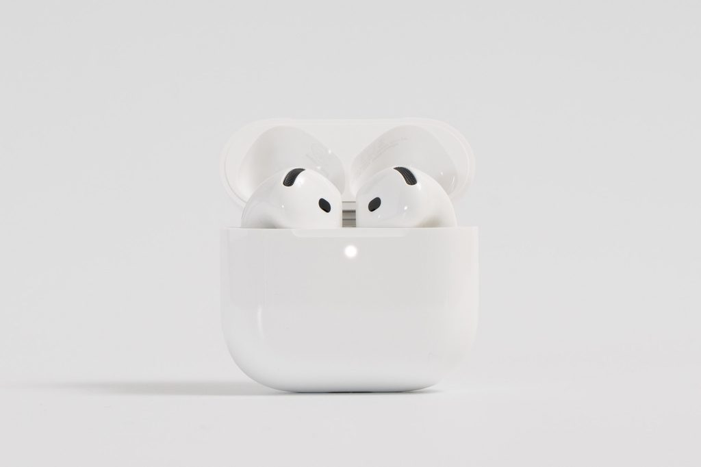 ワイヤレス充電ケース付きAirPods 5