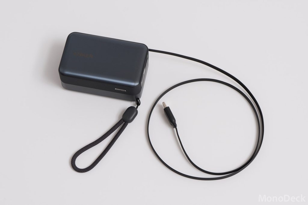 Anker Nano Power Bank (10000mAh, 45W, 巻取り式 USB-Cケーブル)のケーブルを引き出した状態