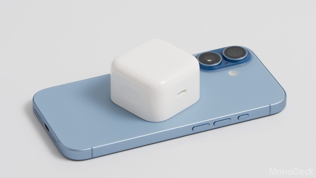 40Wダイナミック電源アダプタ(最大60W対応)とiPhone 17